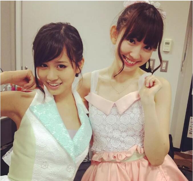 前田敦子强吻高桥南图(前田敦子笑容)