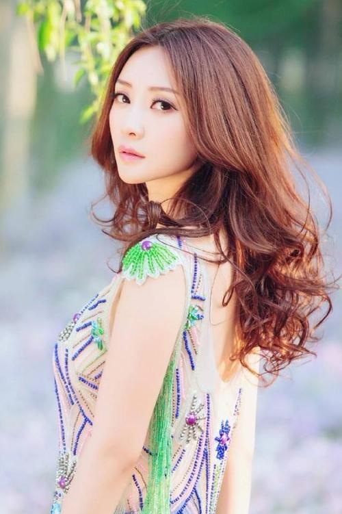 柳岩写真,董卿密春雷