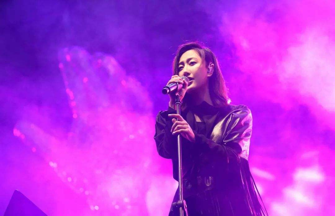 陈粒为什么叫粒哥、粒爷、女流氓、陈南西？(陈南西 陈粒)