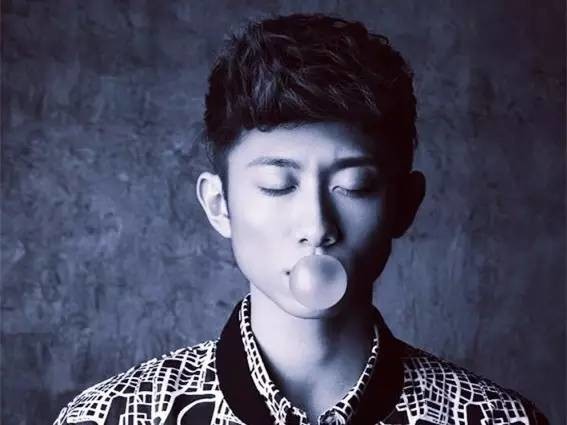 张一山是不是同性恋？张一山为什么不是当红(张一山对象是)