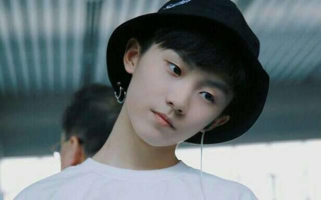 马嘉祺为什么叫猫捡球、小风、小火柴?马嘉 马嘉祺为什么叫猫捡球、小风、小火柴?马嘉