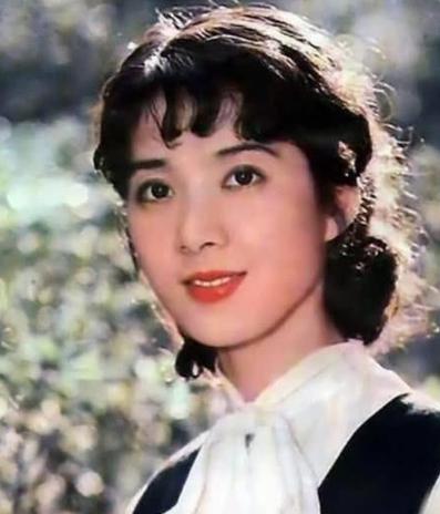 李秀明老了的现状照片(老演员李秀明老年近照)