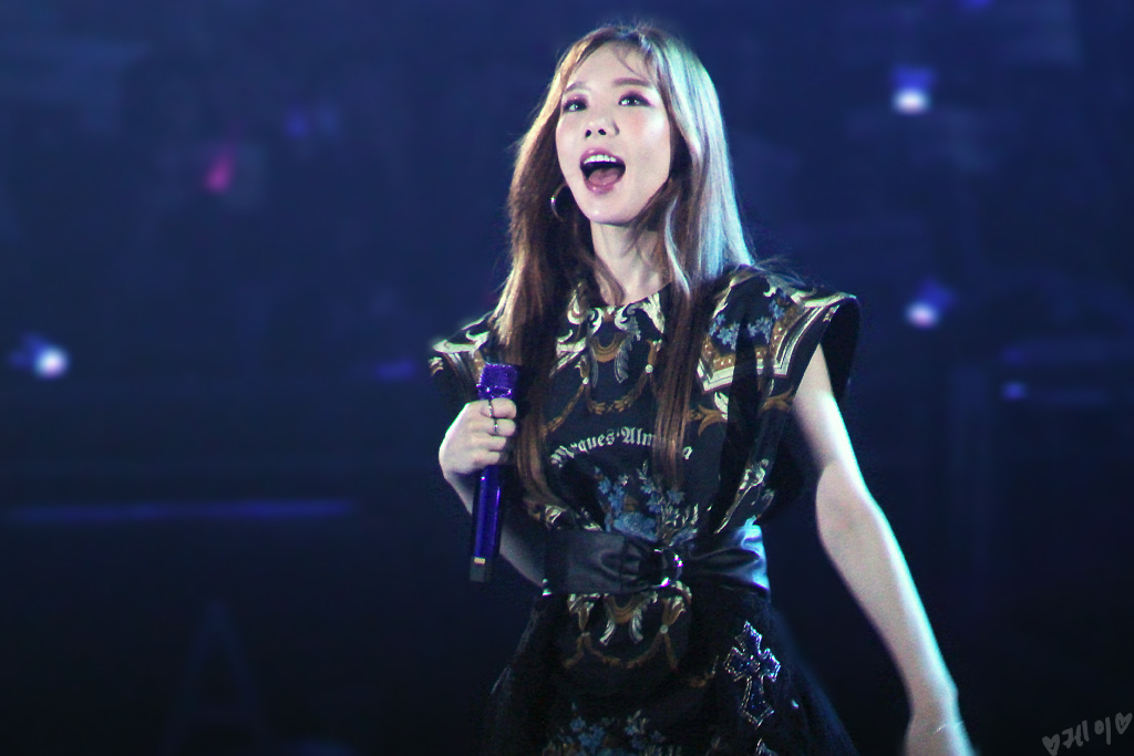 泰妍手臂纹身意为伯贤？而且泰妍fine是