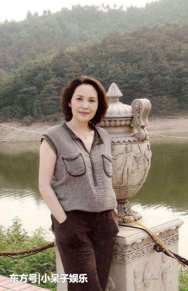 李秀明老了的现状照片(老演员李秀明老年近照)