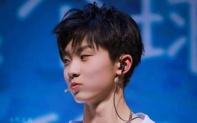 马嘉祺为什么叫猫捡球、小风、小火柴?马嘉 马嘉祺为什么叫猫捡球、小风、小火柴?马嘉