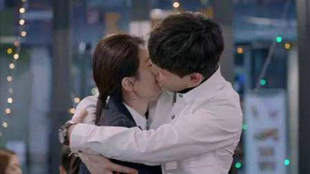 欢乐颂邓伦谢童身世被曝光(欢乐颂谢童身世揭秘)