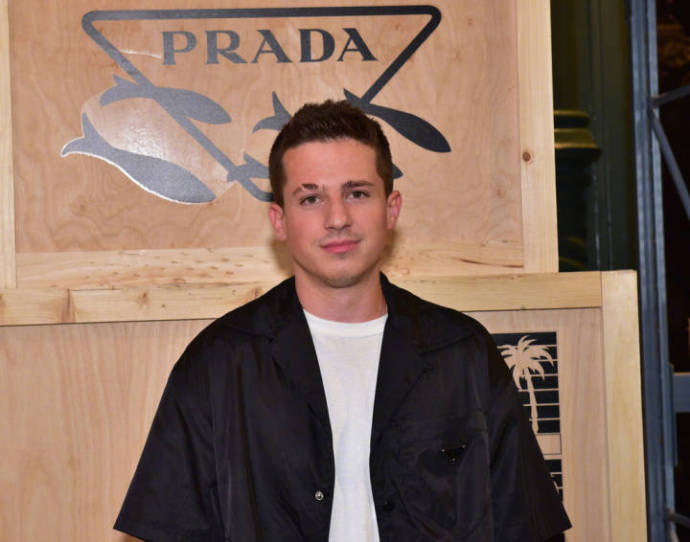 查理普斯断眉眉毛是剃出来的吗?他不是弯的 查理普斯断眉眉毛是剃出来的吗?他不是弯的