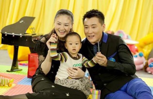 刘小锋整容前后对比图(刘小锋和谁长得像) 刘小锋整容前后对比图(刘小锋和谁长得像)