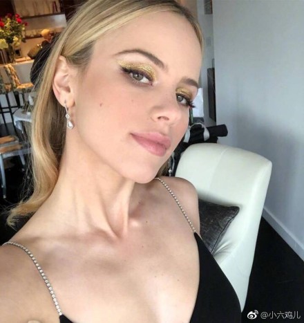 查理普斯断眉眉毛是剃出来的吗?他不是弯的 查理普斯断眉眉毛是剃出来的吗?他不是弯的