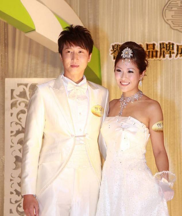 周家蔚泳装无打底性感照片