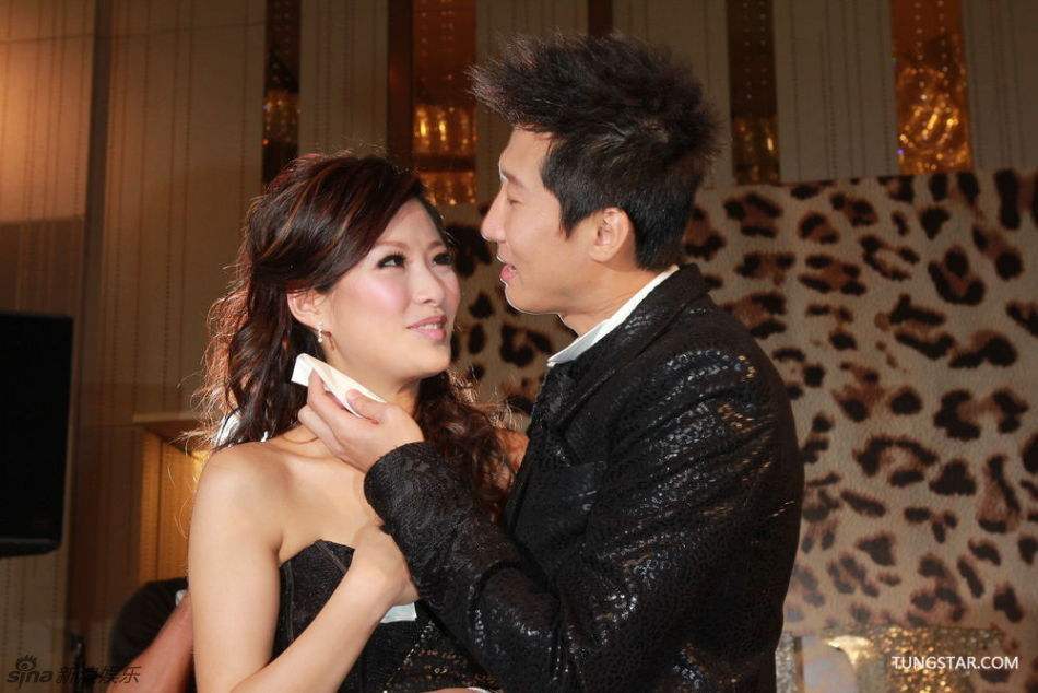 周家蔚泳装无打底性感照片