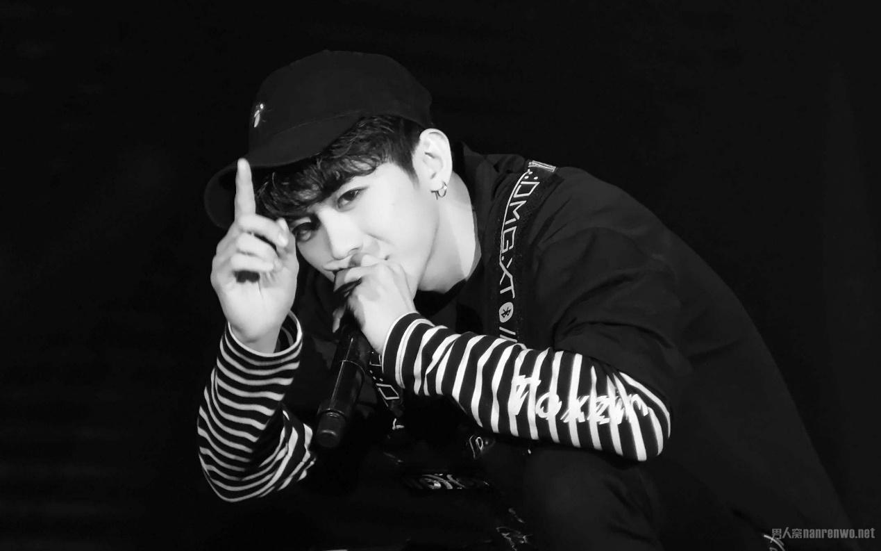 蔡徐坤赵品霖关系好吗？蔡徐坤素颜照太丑了