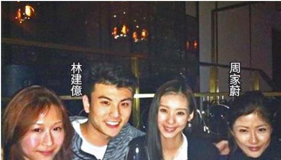 周家蔚泳装无打底性感照片