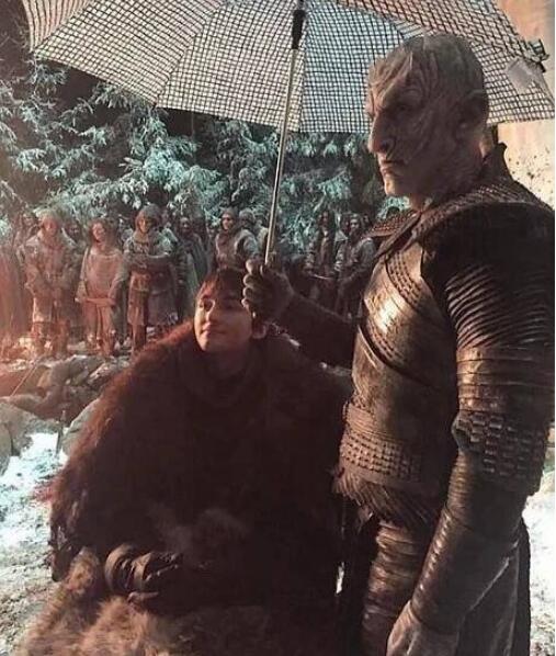 为什么夜王能看见布兰？夜王是布兰的爷爷吗