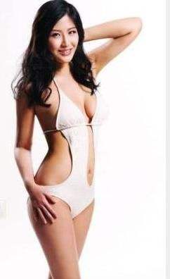 周家蔚泳装无打底性感照片