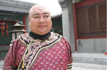 演员周野芒的照片，周野芒前妻(周野芒与现任妻子合影)