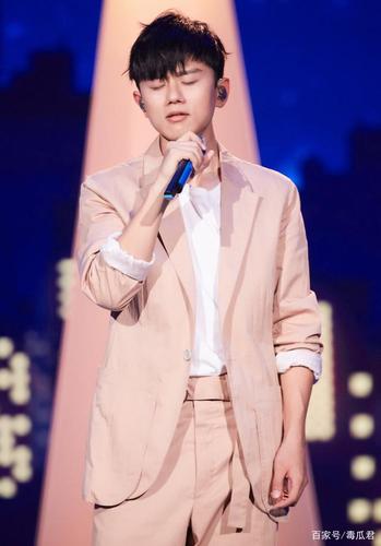 张杰照片，周深机场照片(周深看张杰演唱会)