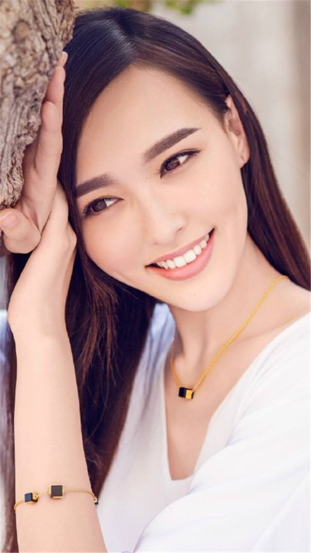 唐嫣和吕一是什么关系？唐嫣的胸部被强吻图(唐嫣婚礼吕一没去)