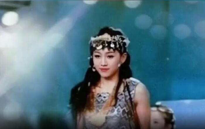 刘雨昕长发照片也非常好看(刘雨昕短发图片)