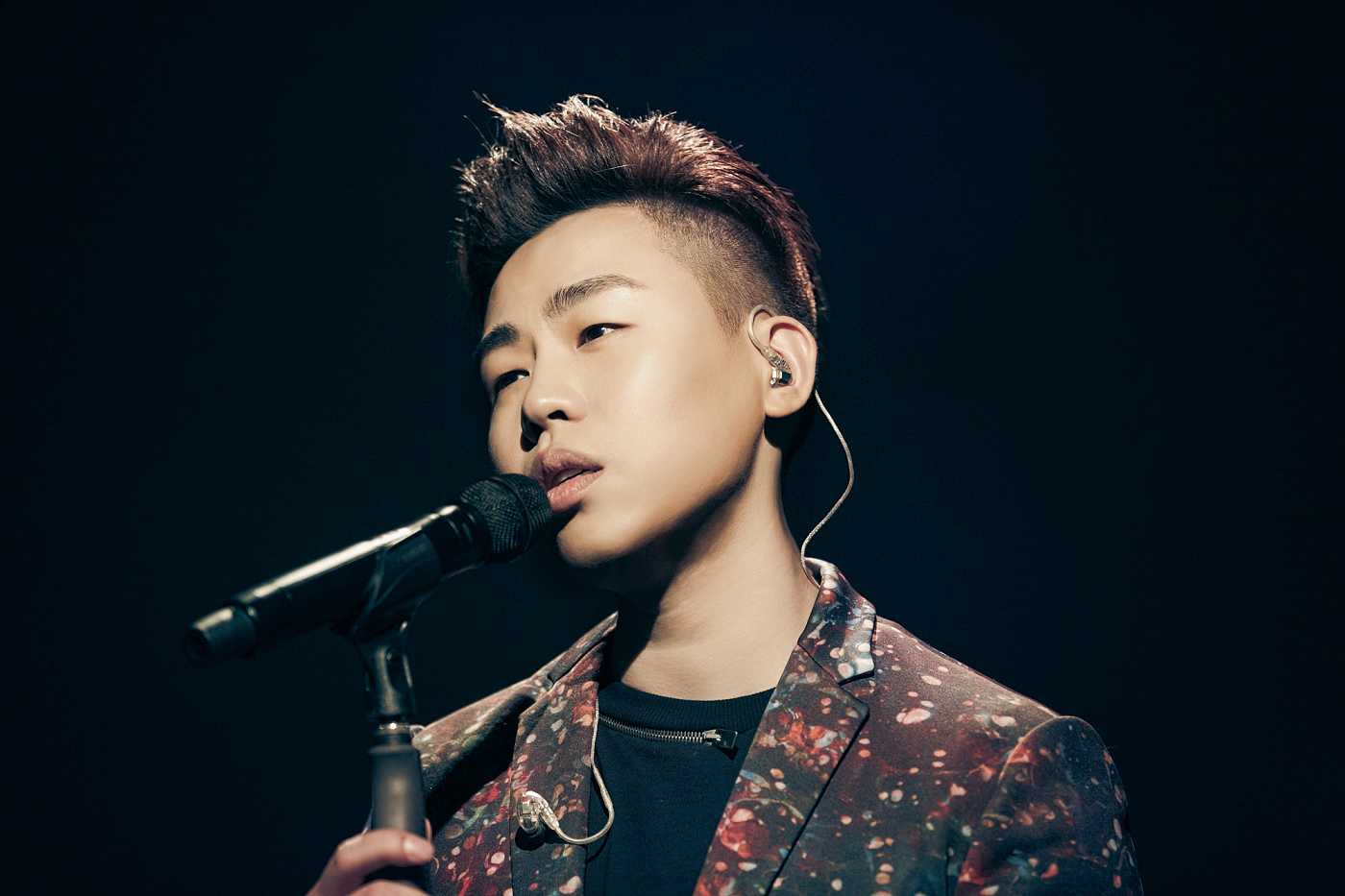 胡彦斌在快乐大本营唱的什么歌?胡彦斌算是