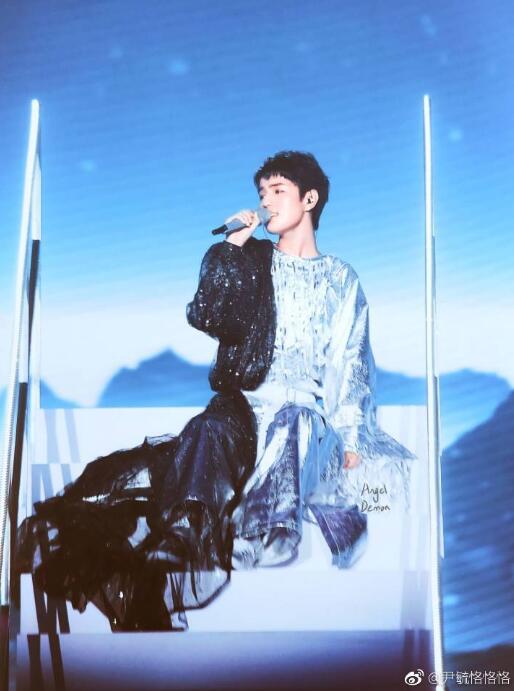 尹毓恪是男的为什么没有喉结(尹毓恪好像女的)