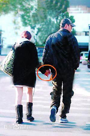 伊能静牵手门事件男主角照片(伊能静敲门事件)