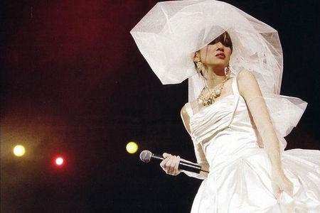 梅艳芳主演的电影，梅艳芳和谁同居(梅艳芳和谁在一起)