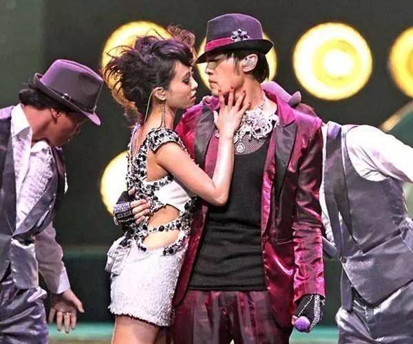 周杰伦蔡依林复合,周杰伦向蔡依林(蔡依林妥协周杰伦) 周杰伦蔡依林复合,周杰伦向蔡依林(蔡依林妥协周杰伦)