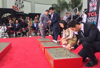 甄子丹好莱坞留手印图 甄子丹好莱坞留手印图