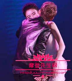 毛晓彤和陈翔的吻照照片(陈翔晒毛晓彤截图)