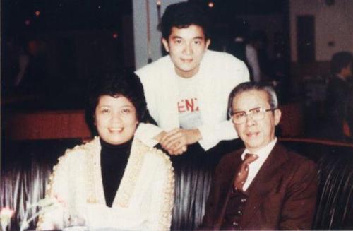 陈百强死亡之谜，人民日报评张国荣(陈百强葬礼张国荣没去)