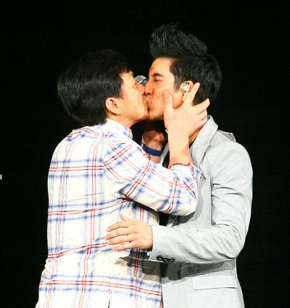 成龙王力宏接吻什么节目(王力宏吻戏) 成龙王力宏接吻什么节目(王力宏吻戏)