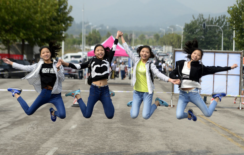 青春有你2四胞胎申冰/清/玉/洁多大了(青春有你2四胞胎冰清玉洁为什么退赛)