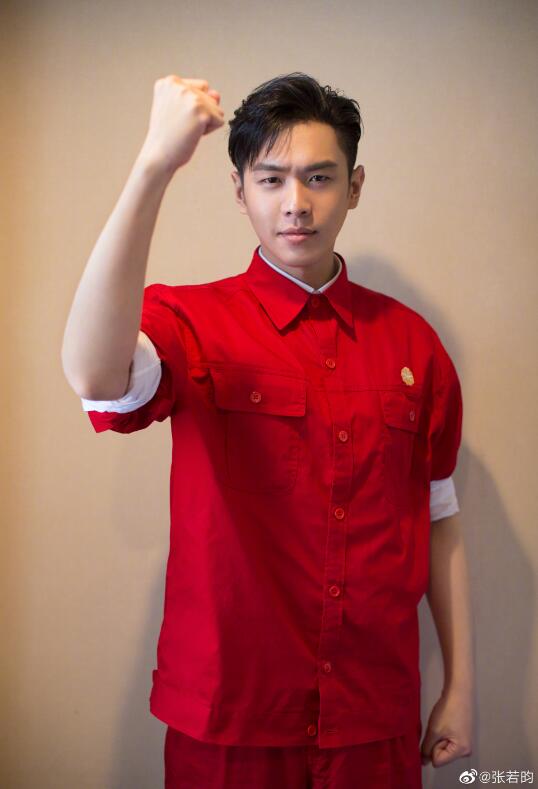 蒋雪鸣和张若昀很像对比照(和张若昀很像的人)