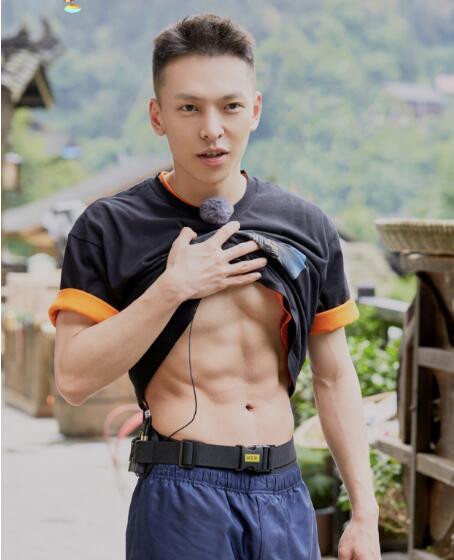 蒋雪鸣和张若昀很像对比照(和张若昀很像的人)