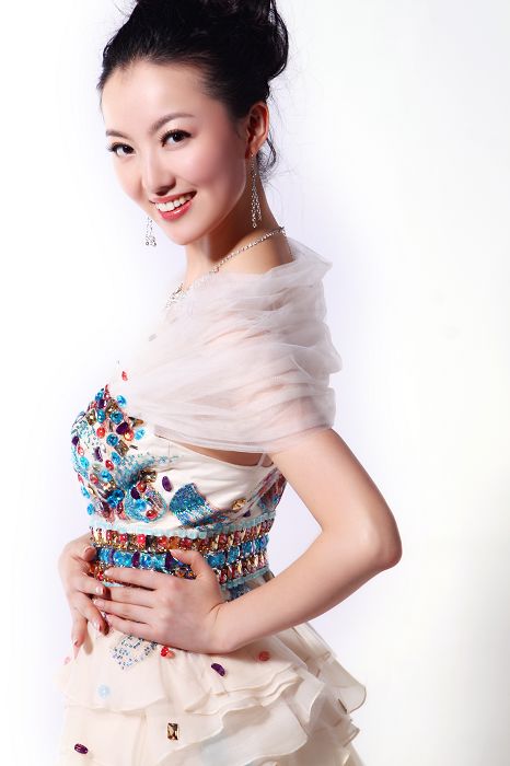 余声为什么喜欢穿短裙？余声性感短裙照片站