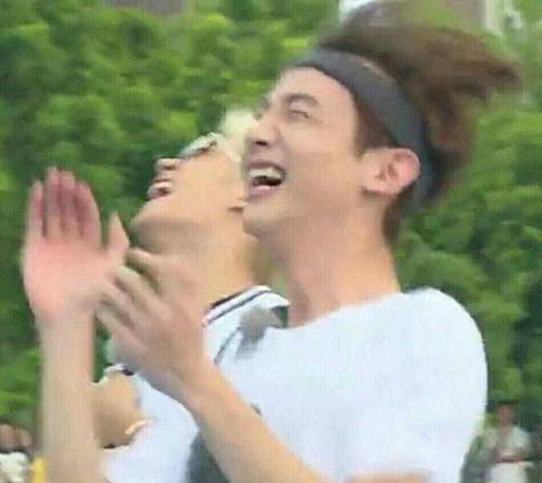 白敬亭自曝小号,白敬亭自曝家庭视(白敬亭同学爆料)