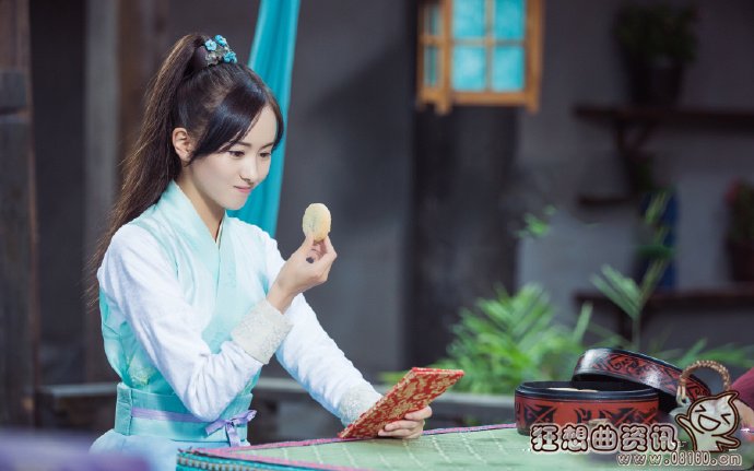 屏里狐电视剧是讲了一个什么故事?屏里狐电(屏里狐电视剧全集剧情介绍)