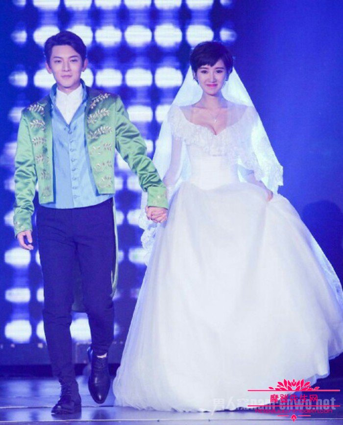 毛晓彤和陈翔的吻照照片(陈翔晒毛晓彤截图)