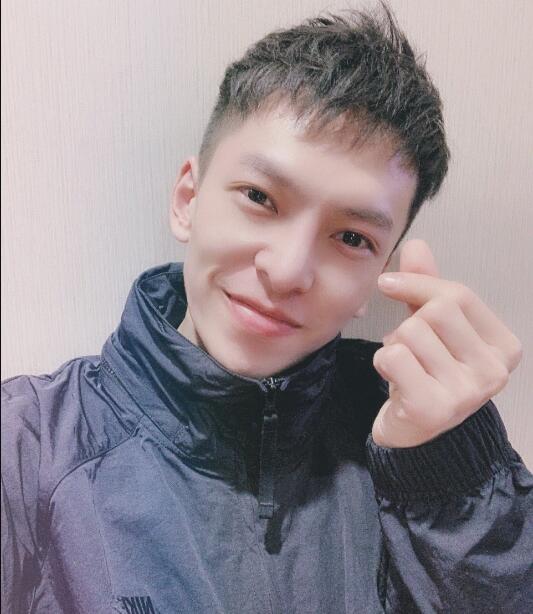 蒋雪鸣和张若昀很像对比照(和张若昀很像的人)