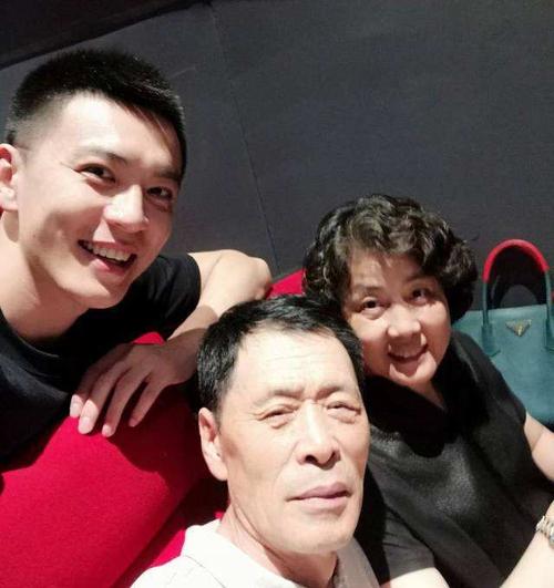 杨鸣老婆,杨鸣主教练年薪(杨鸣凭什么当主教练)