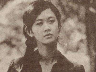 中岛美雪为什么跪着唱漫漫人生路