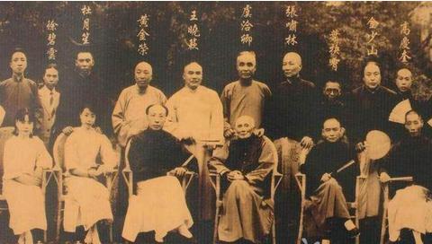 黄圣依是黄金荣后代吗？黄金荣算是好人还是