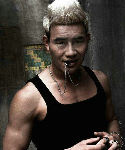 谢孟伟年收入多少身价有八千万吗?谢孟伟算