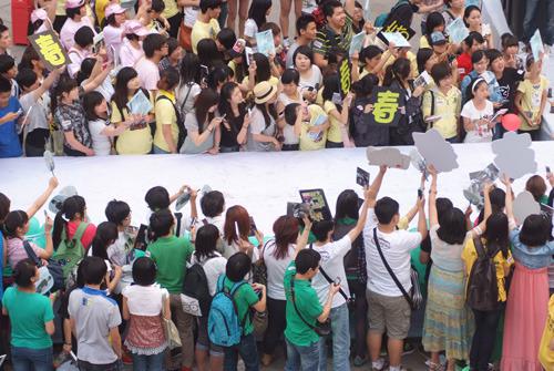 明星后援会靠什么挣钱?粉丝应援的钱是谁的 明星后援会靠什么挣钱?粉丝应援的钱是谁的