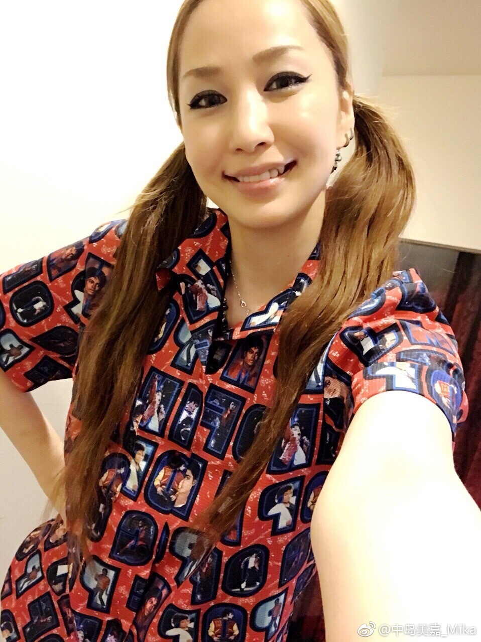 中岛美雪为什么跪着唱漫漫人生路