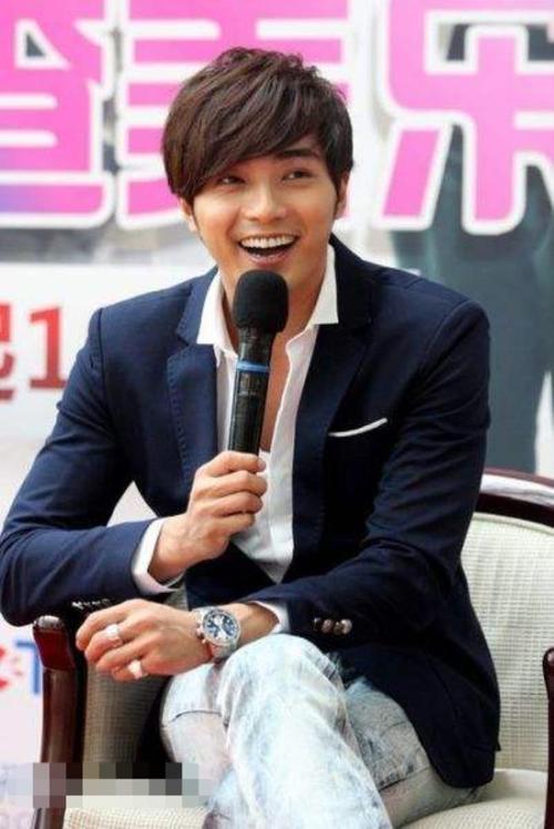 贺军翔写真集,贺军翔早年写真(贺军翔帅气图片)