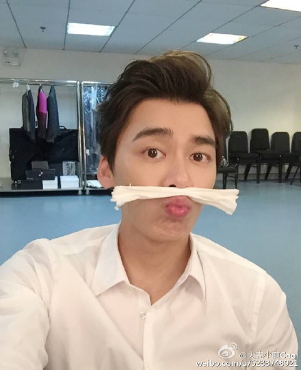 李易峰图片最帅的图片(李易峰图片最帅的图片 主题壁纸)