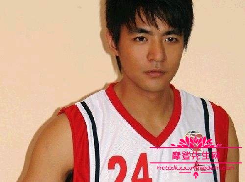 男明星为什么很多没胡子？男明星是同志的有(为什么有些男明星不长胡子)