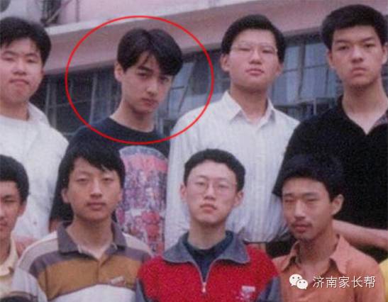 揭秘胡歌父母是做什么的(胡歌的父亲在世嘛) 揭秘胡歌父母是做什么的(胡歌的父亲在世嘛)